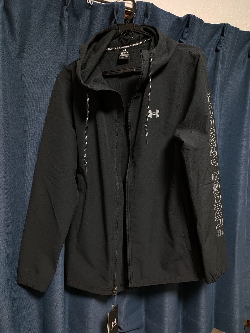 新品　UNDER ARMOUR ブラック ウィンドブレーカー