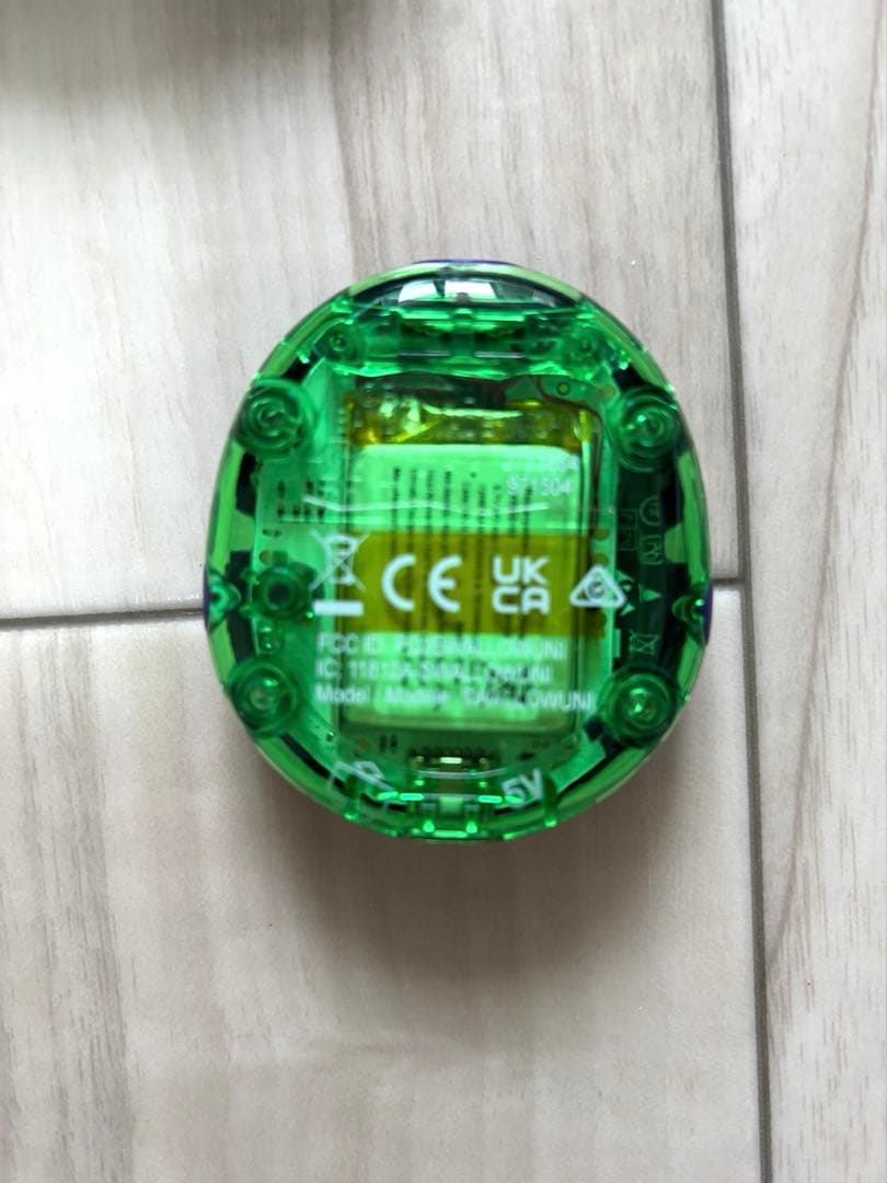 Tamagotchi Uni パープル　たまごっちユニ シリコンサメケース付き