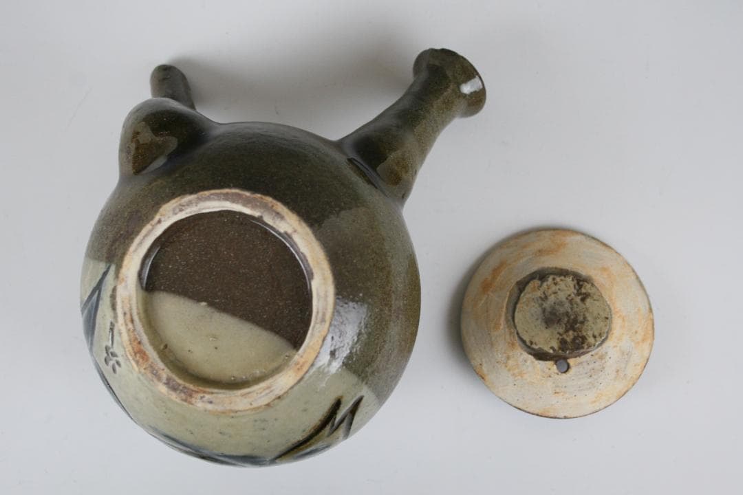 壺屋焼 人間国宝 金城次郎 作　魚文急須