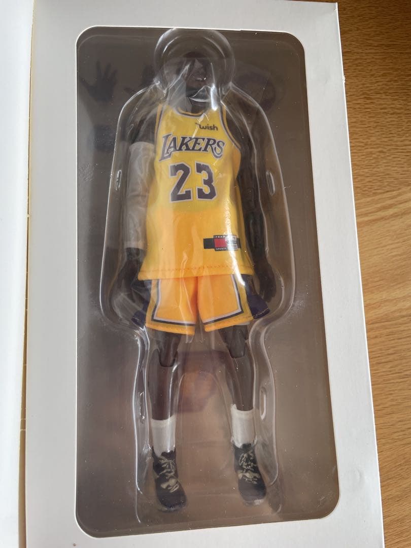 レブロン・ジェームズ　1/9 フィギュア　NBA