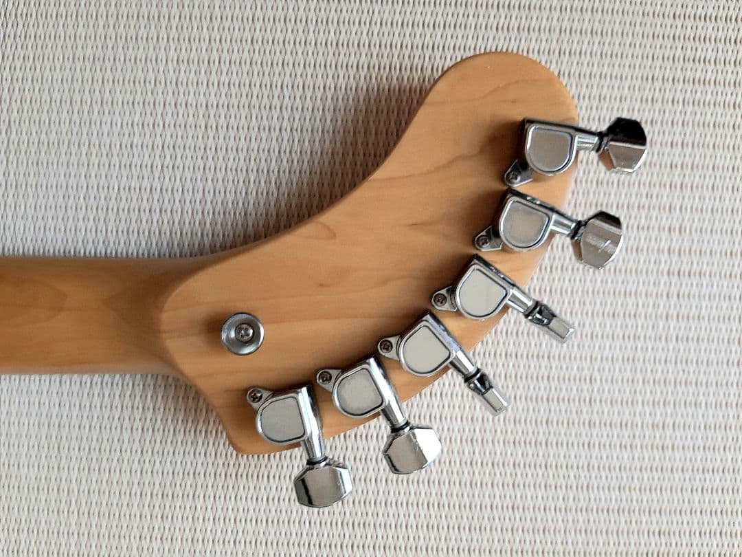 フェルナンデスZO-3 ピンク エレキギター スピーカー内蔵