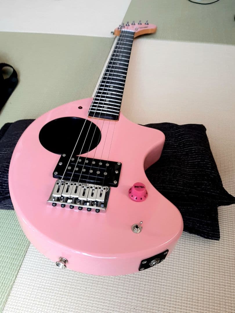 フェルナンデスZO-3 ピンク エレキギター スピーカー内蔵