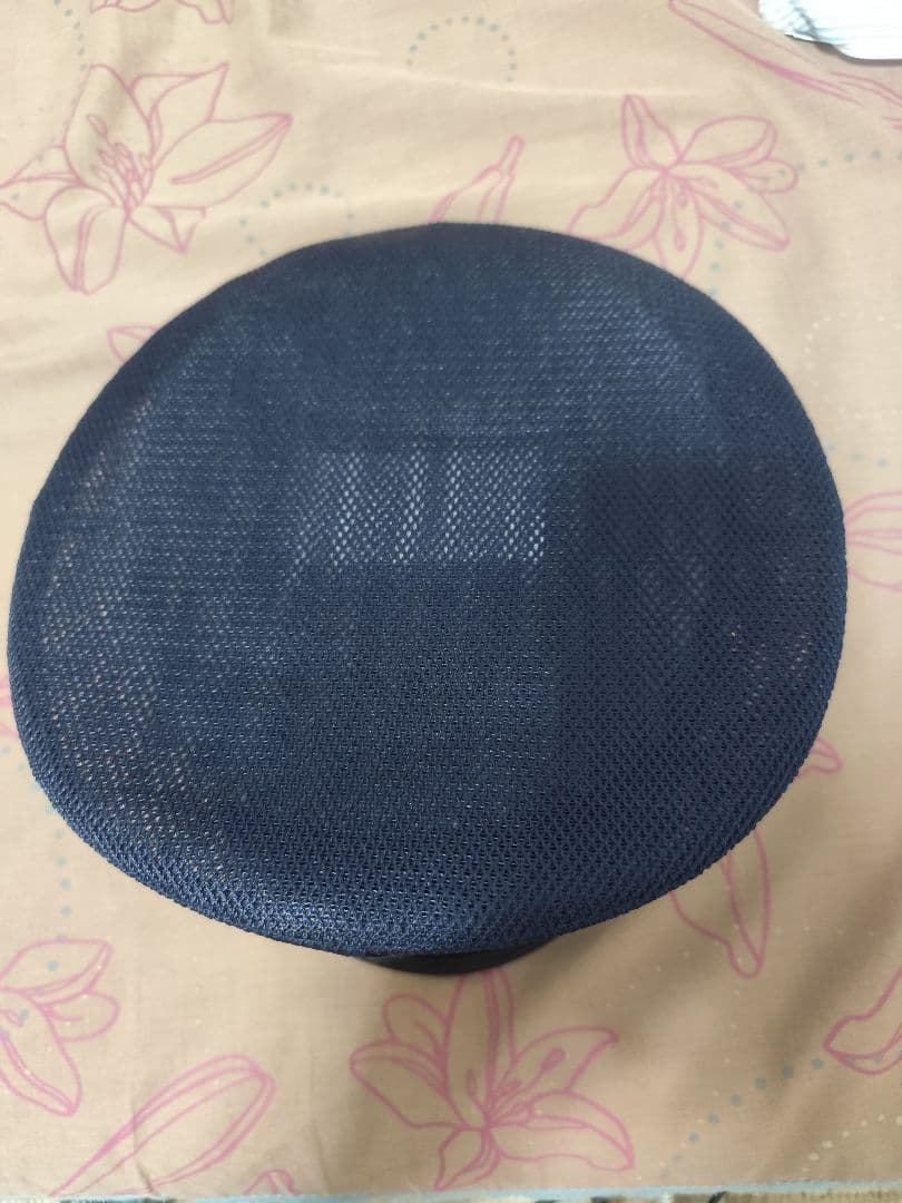 金色装飾のメッシュ帽子