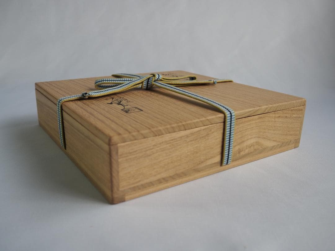 5代川端近左造『宝尽松溜青海盆』（共箱）