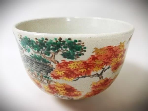 三浦竹軒 色絵金彩 茶碗「京都東福寺通天橋の紅葉」