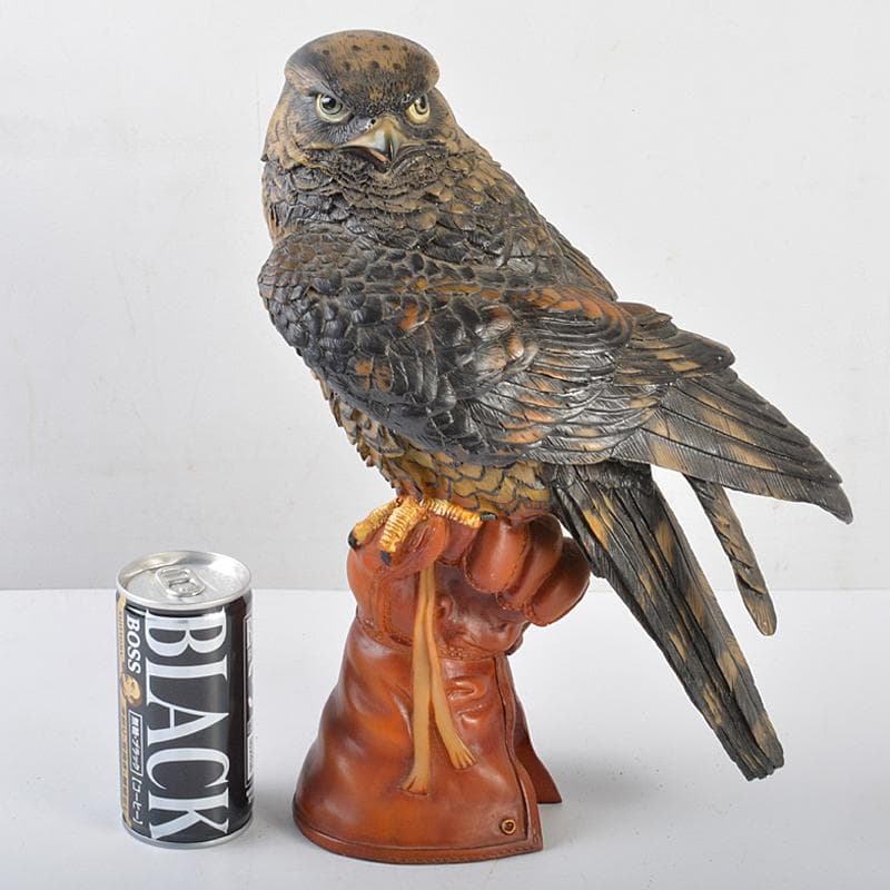 中国　樹脂製　鷹　置物　高さ約31㎝　重さ約4.4㎏　C　R7530B
