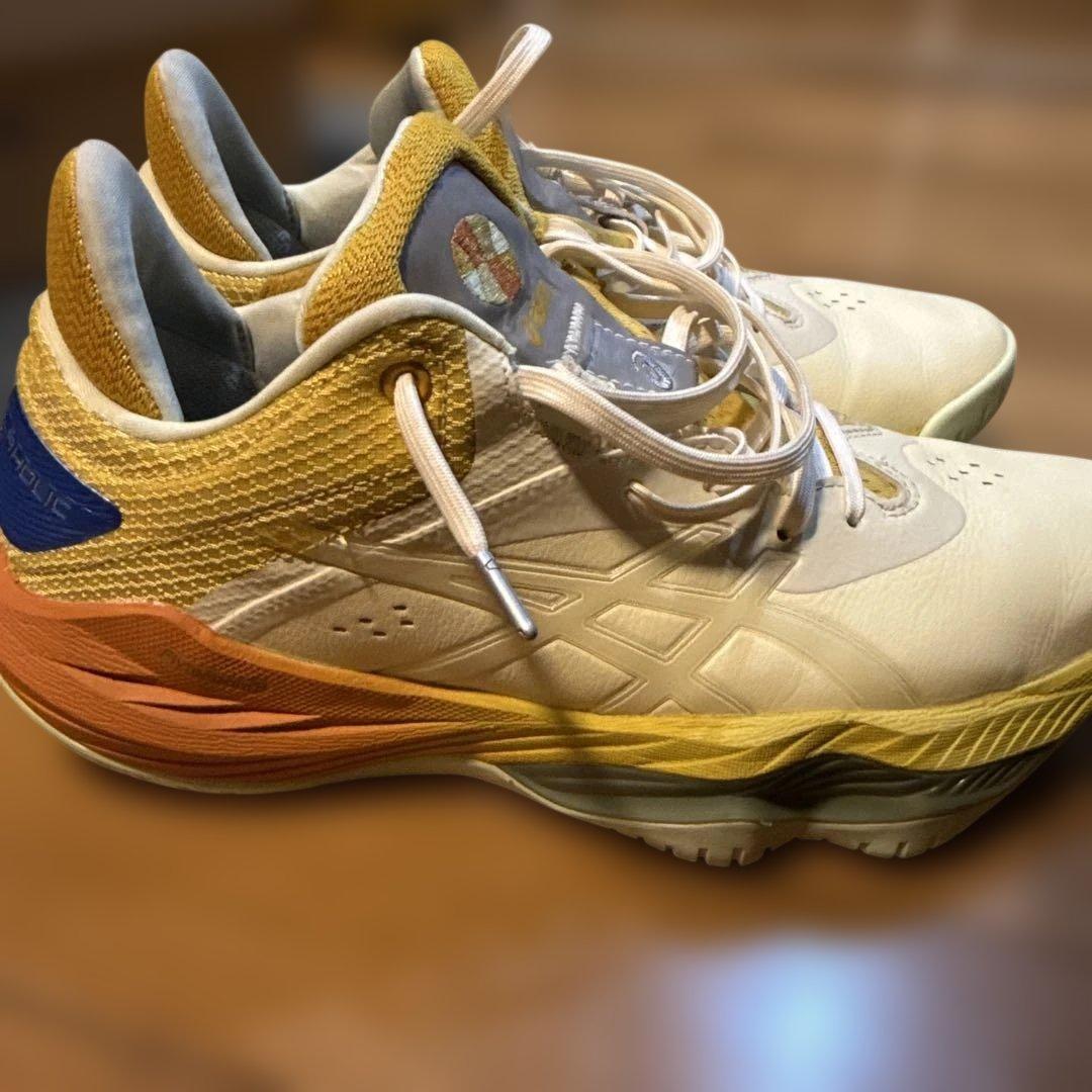 ASICS バスケットボールシューズ ホワイト/イエロー/オレンジ