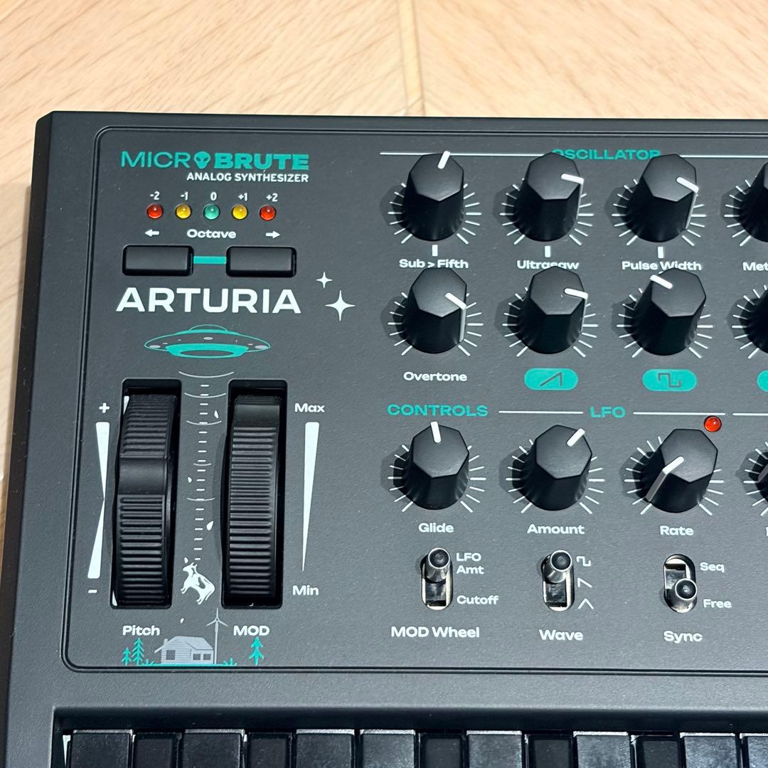 Arturia MicroBrute UFO アナログシンセサイザー 限定モデル