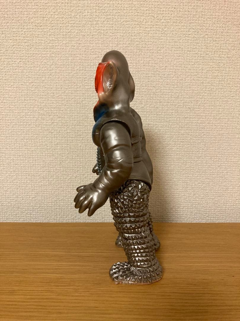 ブルマァク　肌色メタリックカラー　メフィラス星人