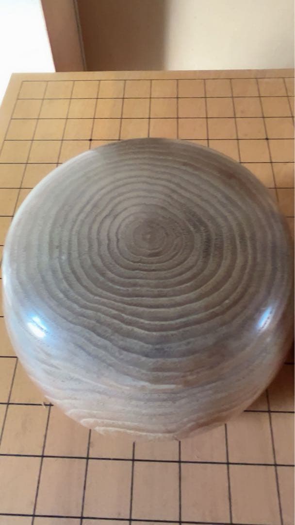 木製囲碁盤 へそ　脚付け　蛤碁石　那智黒石セット 白182 黒175