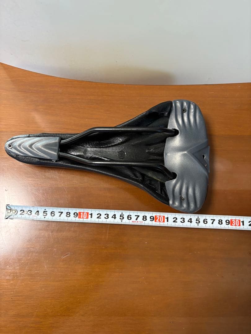  BASSANO サドル 黒