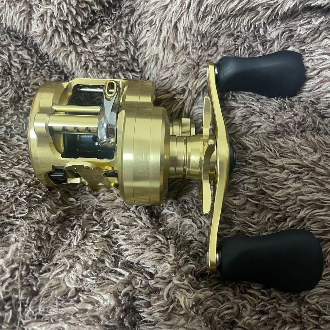 美品　シマノ　カルカッタコンクエスト 201hg