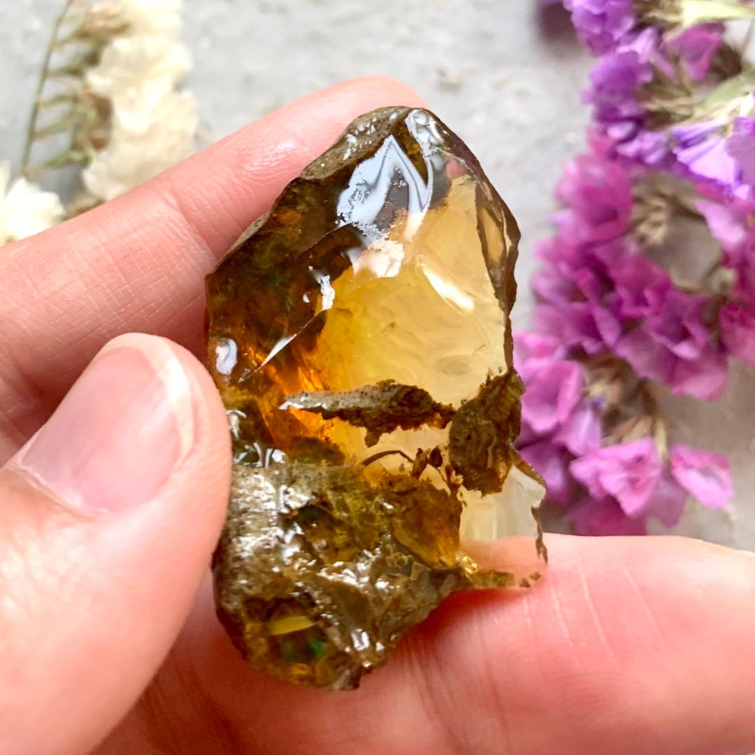 ネオングリーン輝くオレンジイエローオパール66ct