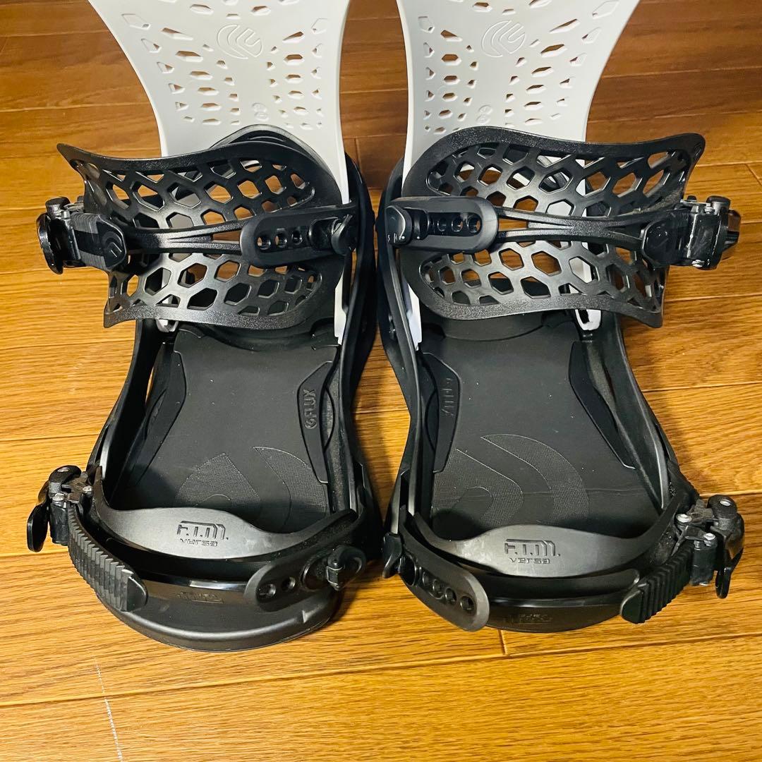 超美品 23-24 モデル FLUX PR スノーボードビンディング M 白／黒