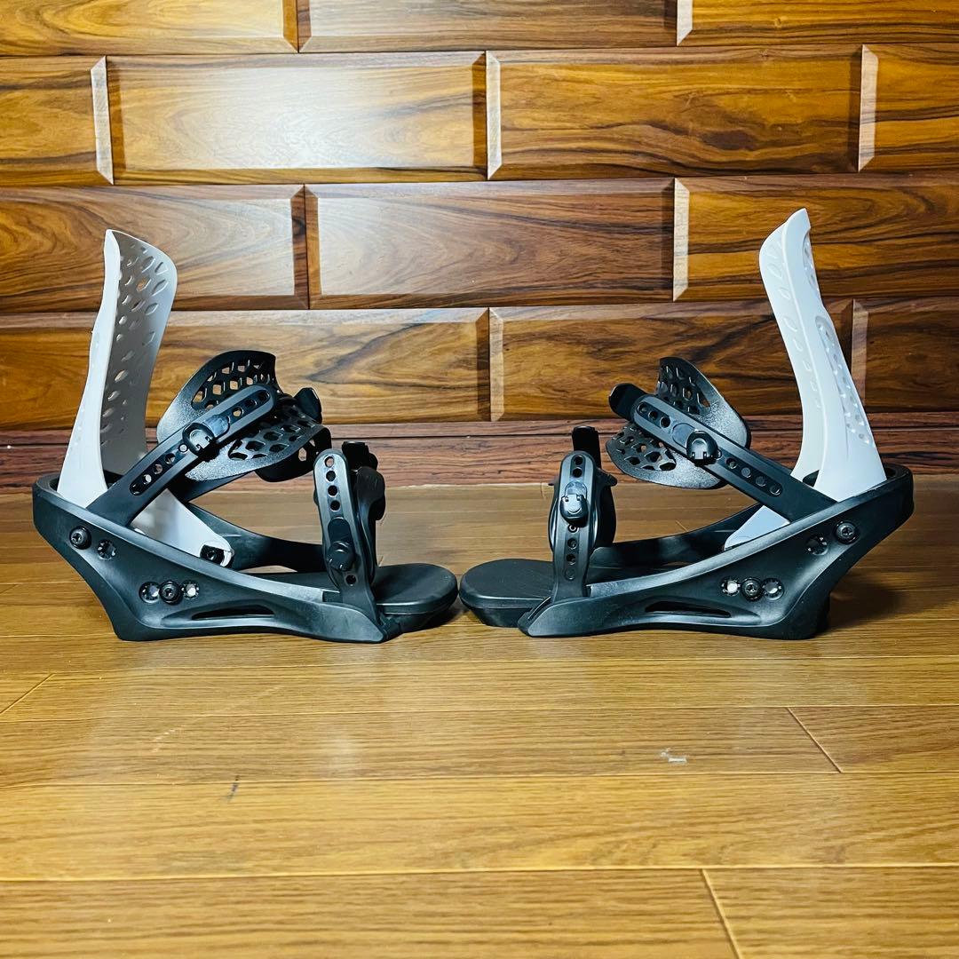 超美品 23-24 モデル FLUX PR スノーボードビンディング M 白／黒