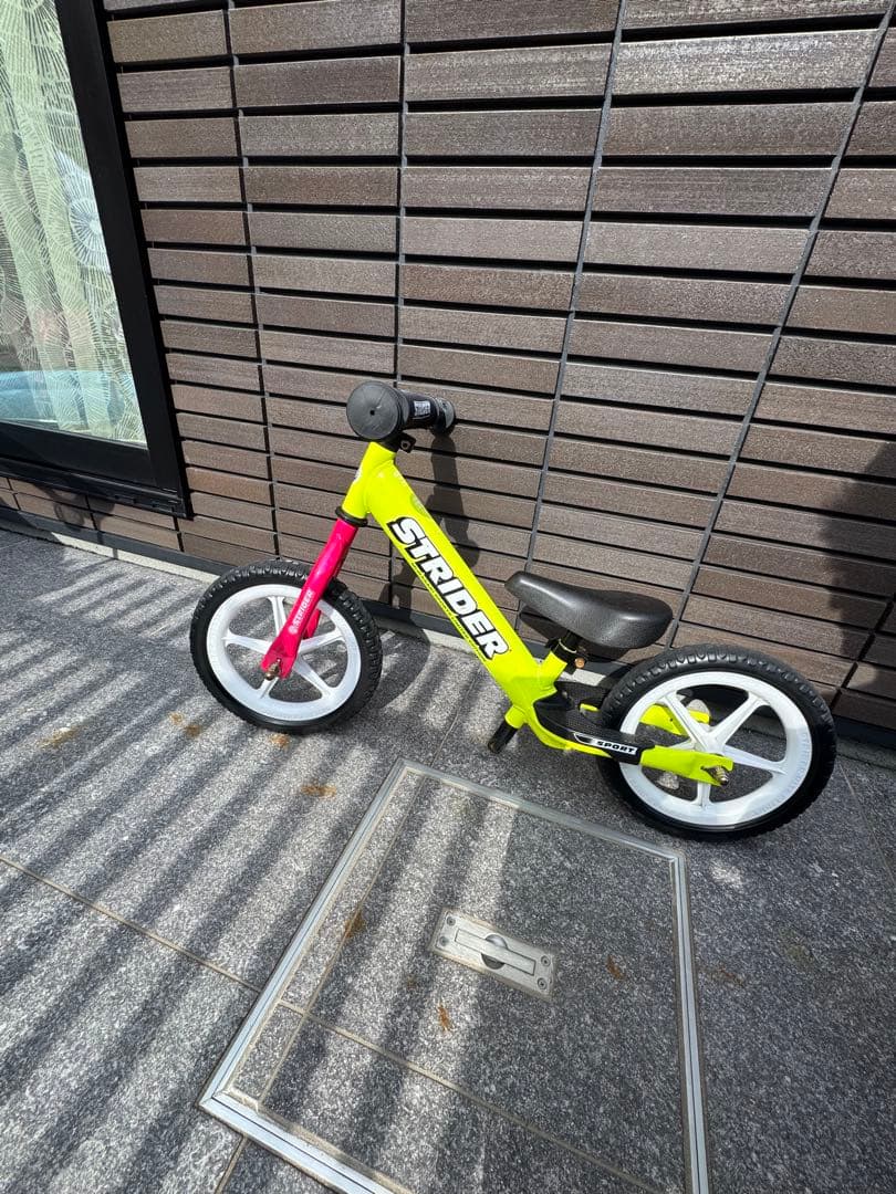 STRIDER バランスバイク 12インチ 限定カラー　イエロー/ピンク