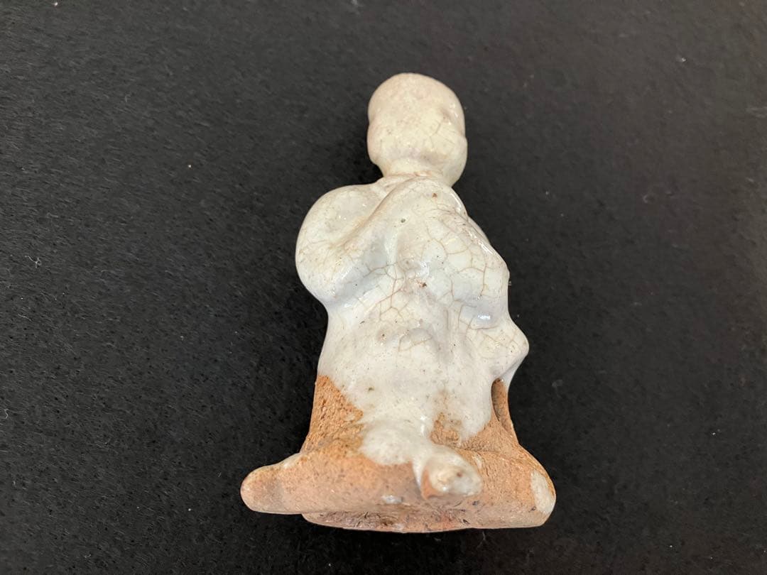 タイ宗胡録白濁釉　人物像