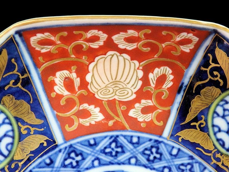 大聖寺伊万里　金襴　金唐草に青海波の図　描分八角６寸皿　２枚　079AS-CQe