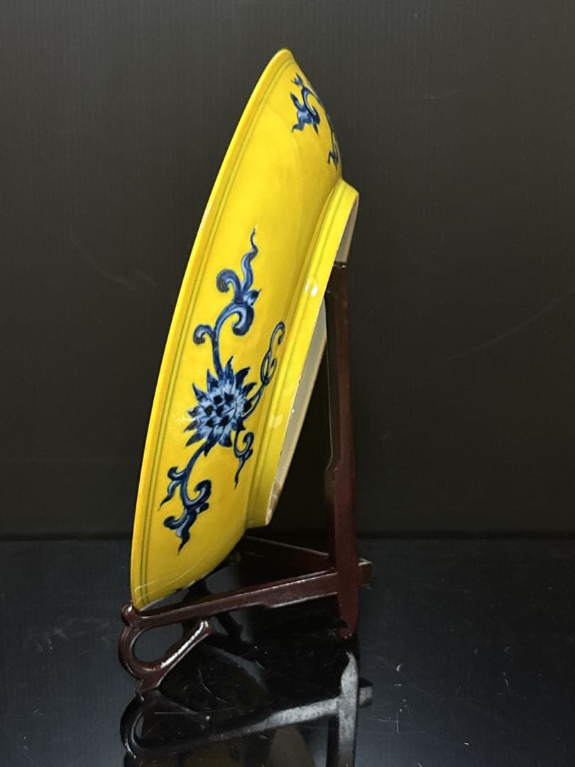 中国古玩 黄地青華折枝華紋盤 大明成化年製銘 大皿