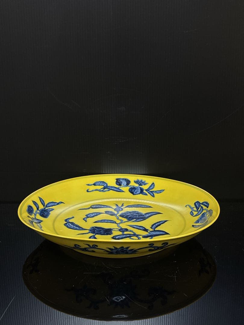 中国古玩 黄地青華折枝華紋盤 大明成化年製銘 大皿