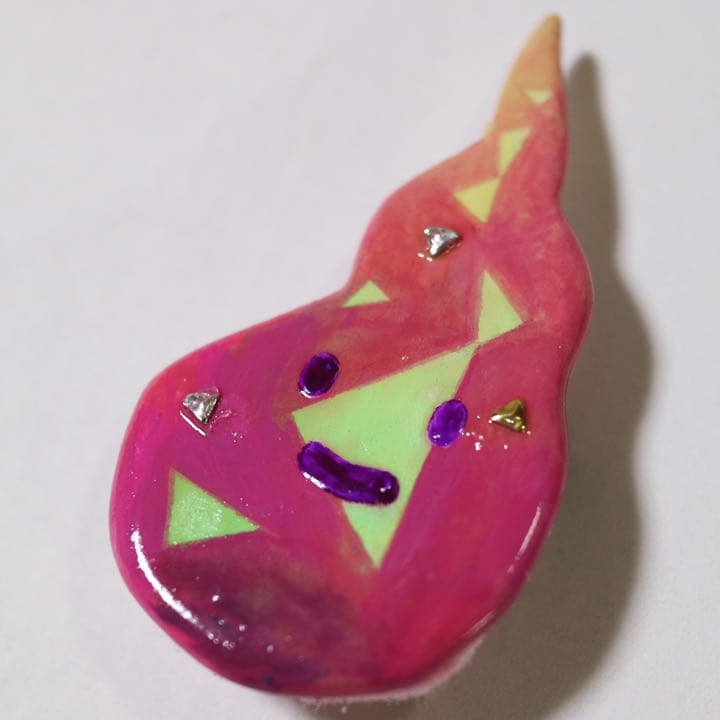 【他サイトにて完売】プロメアの陶器風ブローチ プロメアさん [米米姉妹]