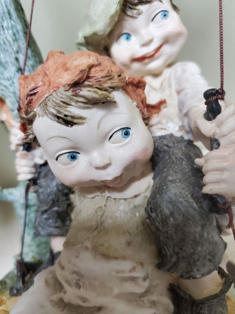 大特価 半額以下 超特価! レア 貴重 ブランコに乗る子供 置物 陶器