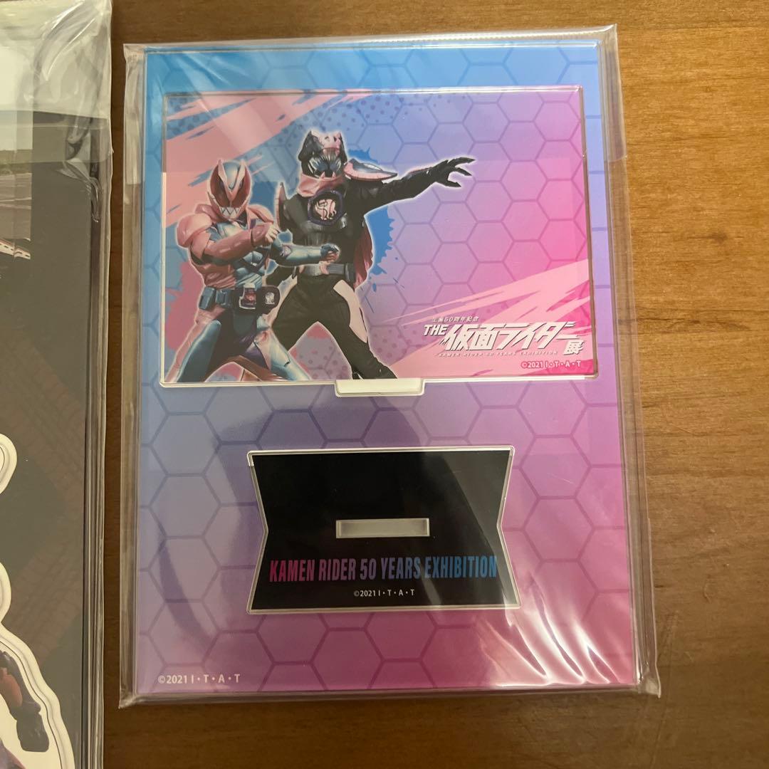 仮面ライダーリバイス　アクリルスタンド