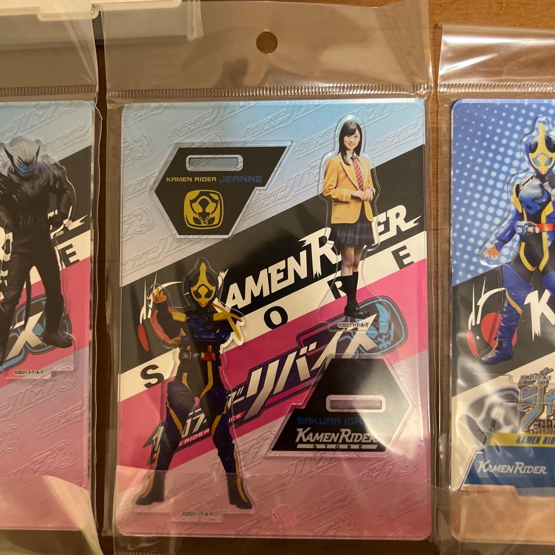 仮面ライダーリバイス　アクリルスタンド