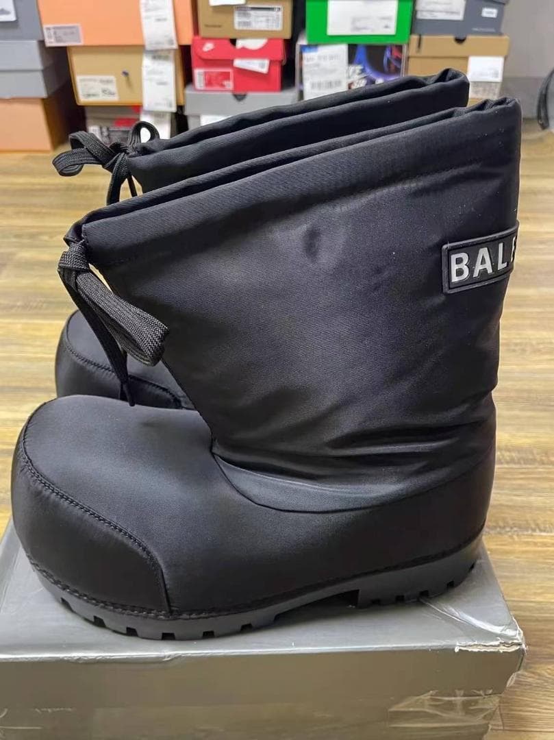 BALENCIAGA FW24 SKIWEARコレクション