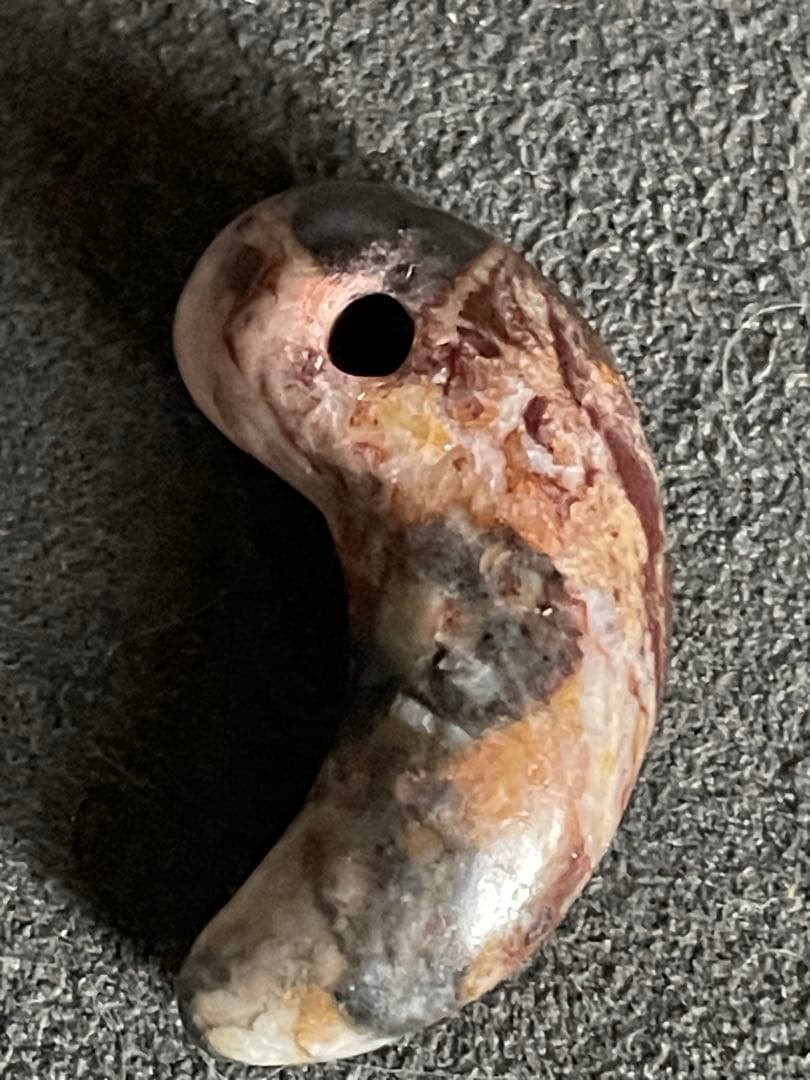 弥生〜古墳時代勾玉　変成岩？