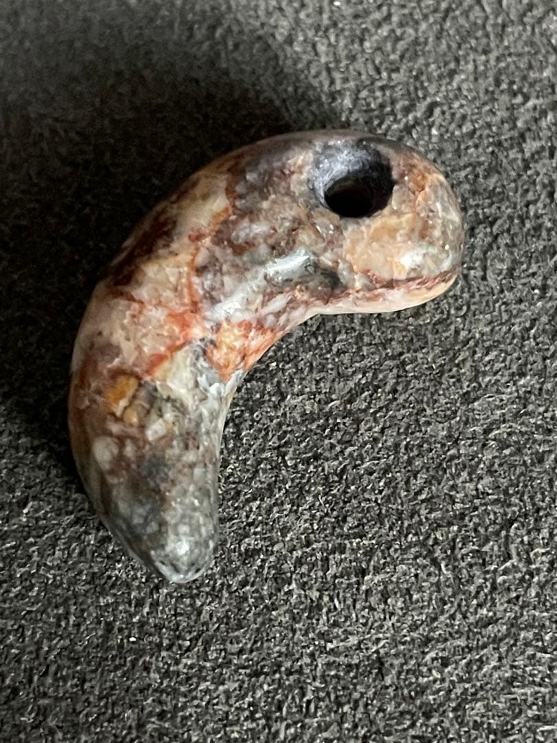 弥生〜古墳時代勾玉　変成岩？