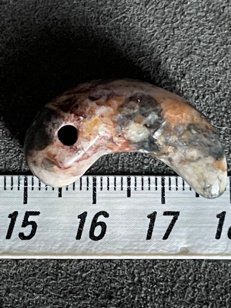 弥生〜古墳時代勾玉　変成岩？