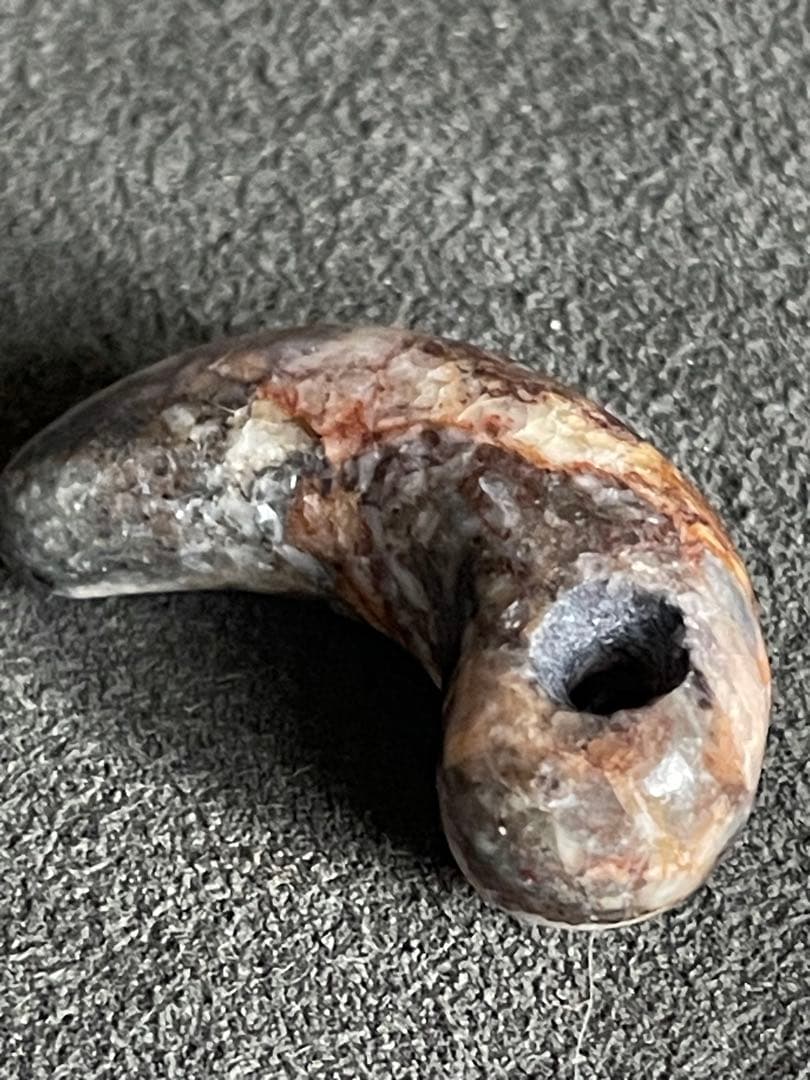 弥生〜古墳時代勾玉　変成岩？