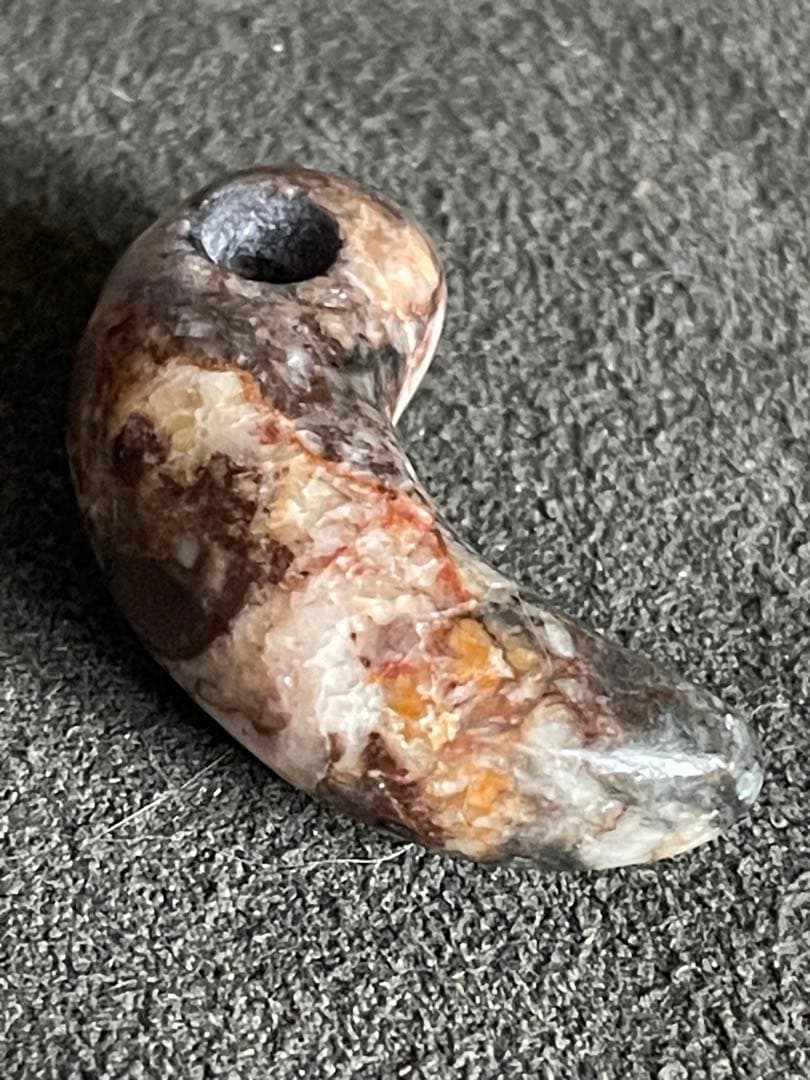 弥生〜古墳時代勾玉　変成岩？