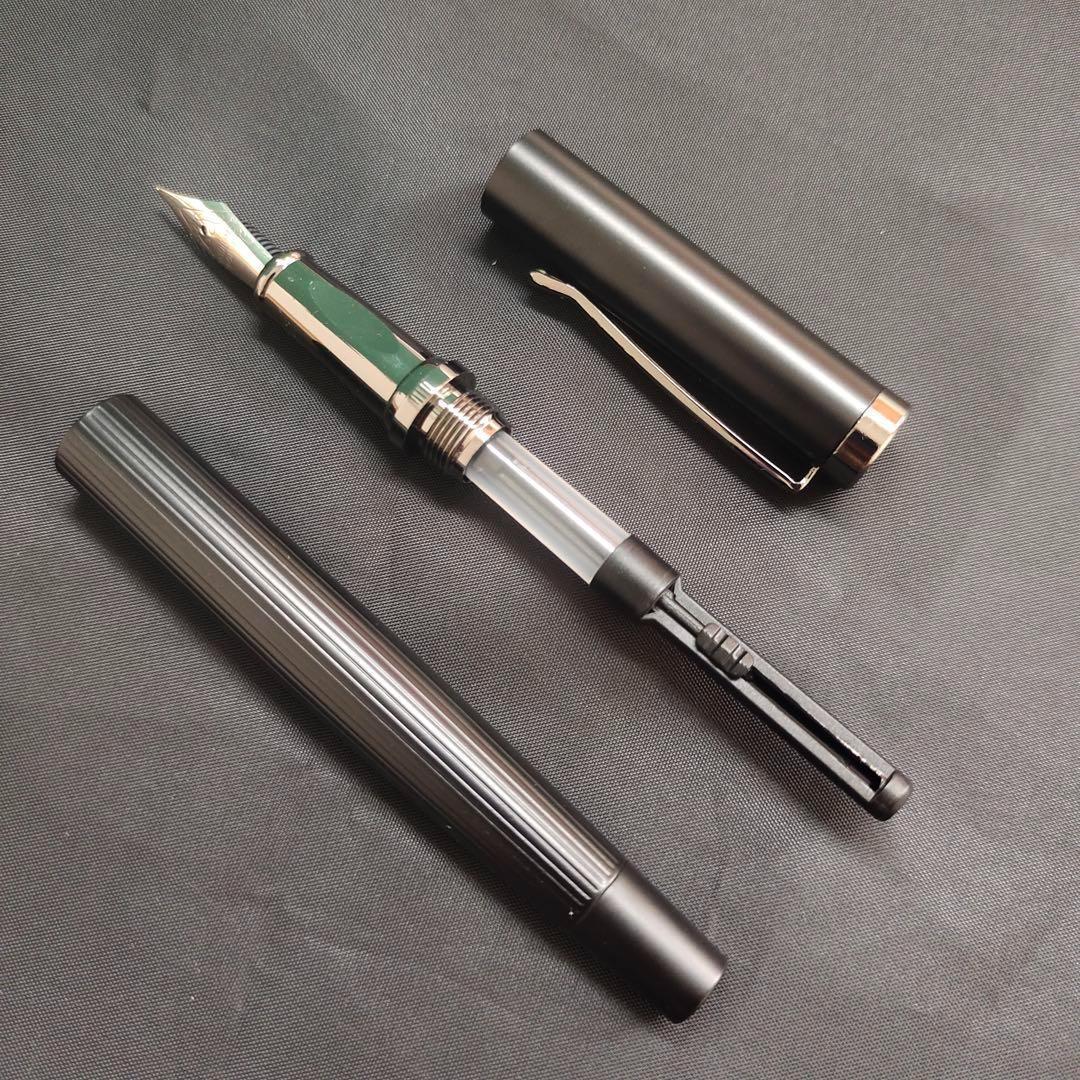 @ブラック ストライプデザイン 万年筆67