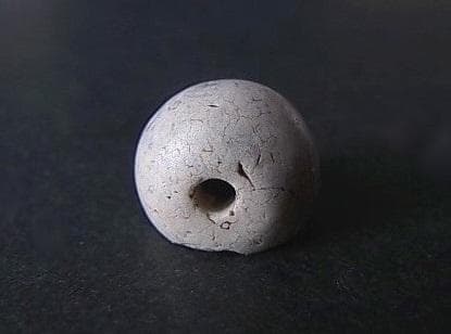 ★F0501★ 古代石 (220) 白濁石　印章　鹿文様　ストーン ビーズ