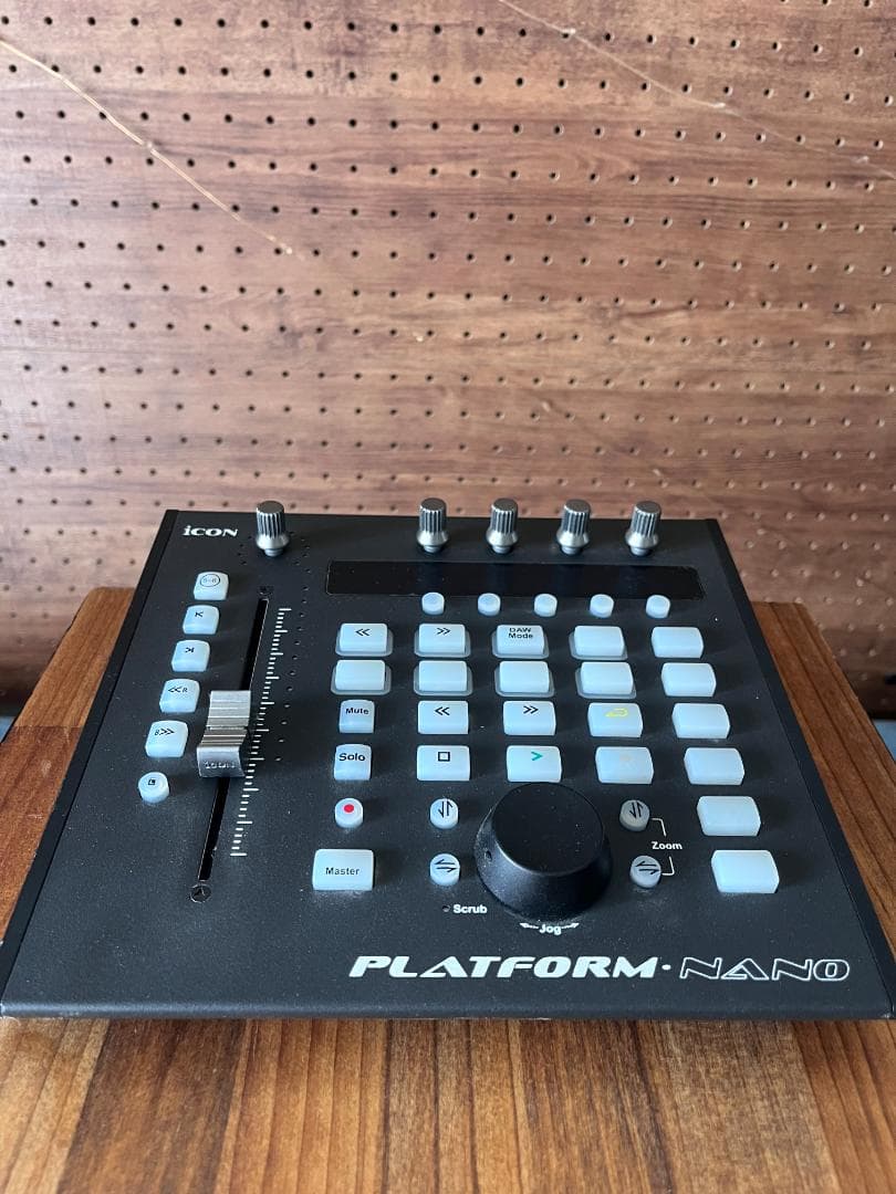 iCON PLATFORM NANO MIDIコントローラー