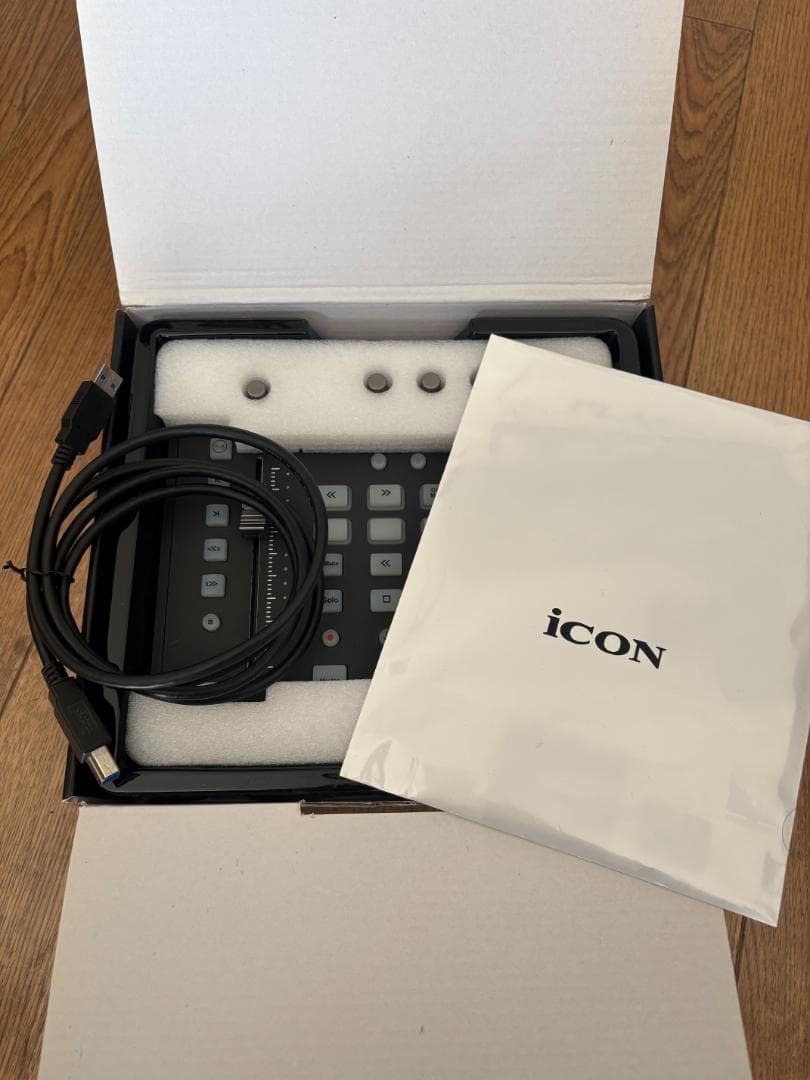 iCON PLATFORM NANO MIDIコントローラー