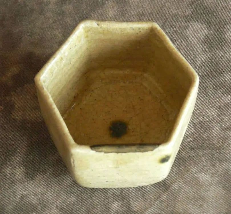 ぐいのみ　黄瀬戸　六角杯