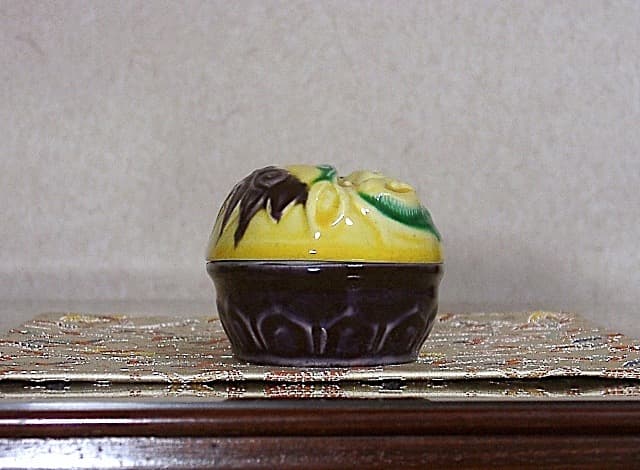 京焼・清水焼　三浦竹泉（初代）作　大獅子　交趾香合　箱合　無傷　保証。