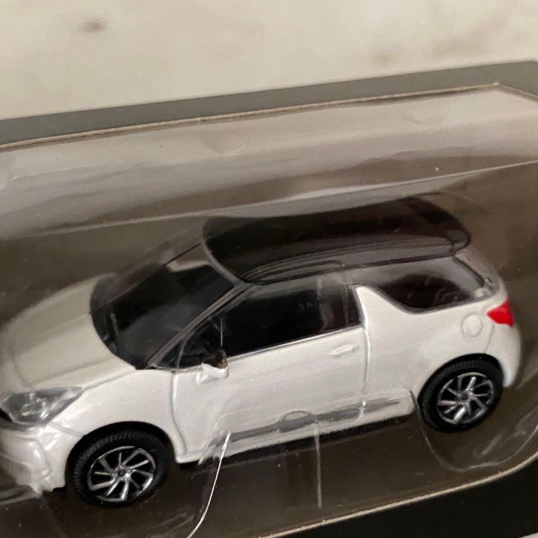 CITROËN DS 3 コレクターズ1/64スケールモデル