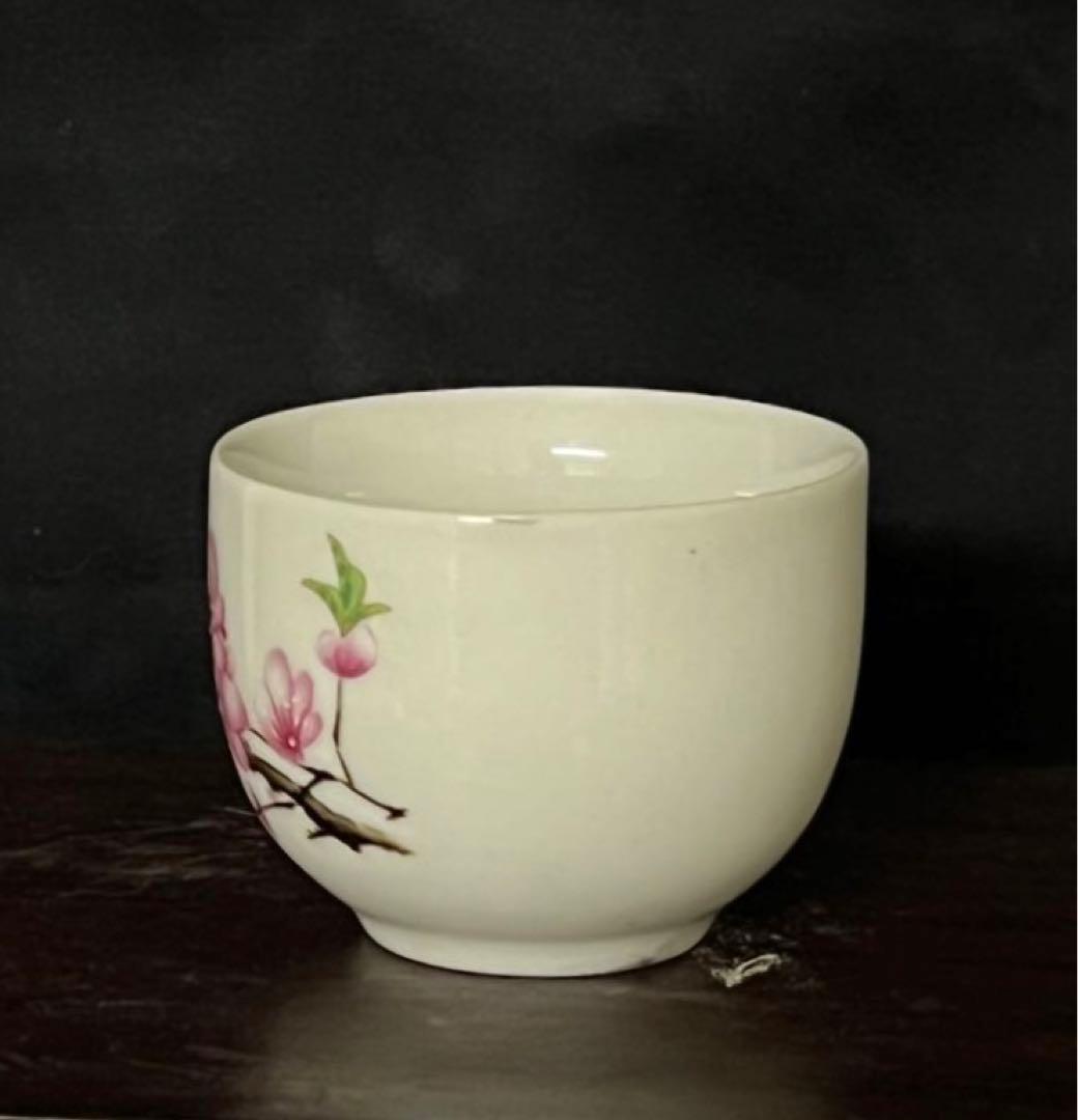 中国古美術　粉彩小杯；W43