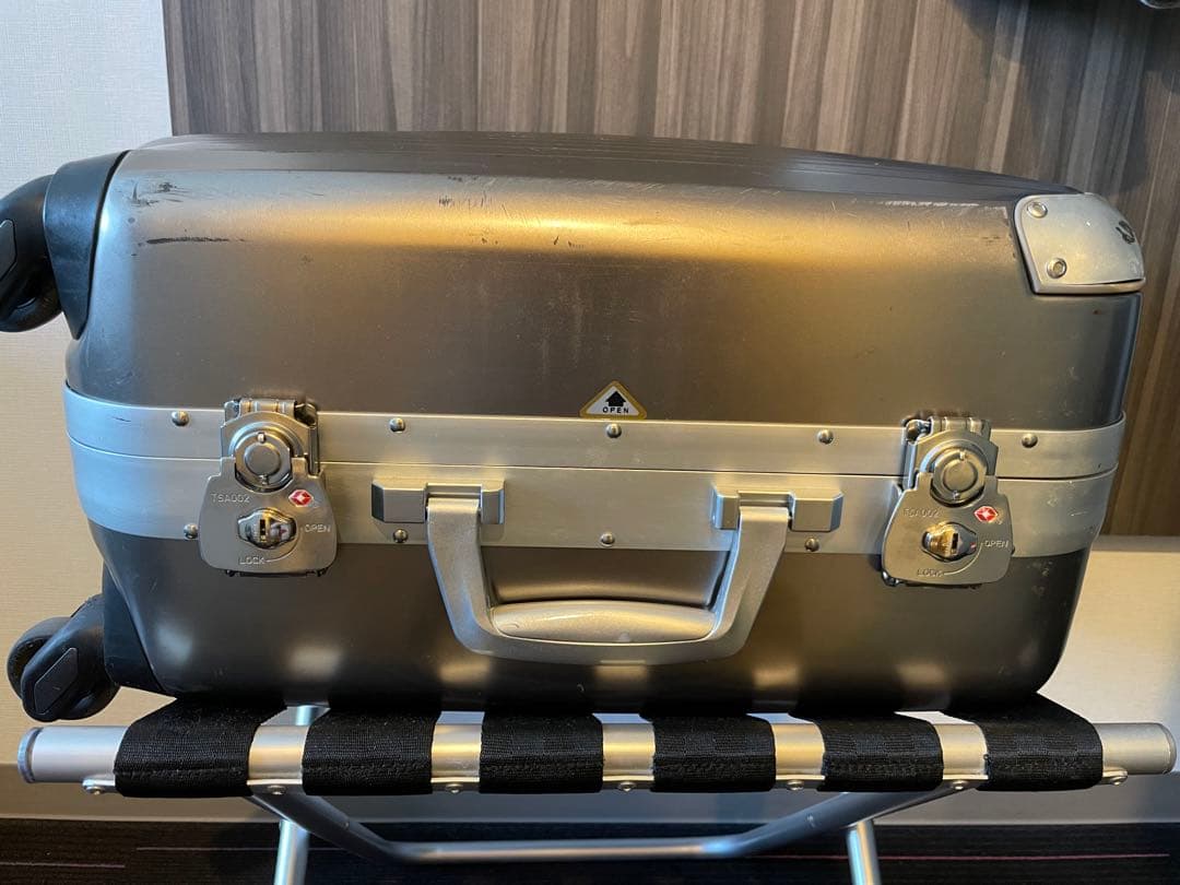 トリオ　CARGO カーゴ　スーツケース　シルバー