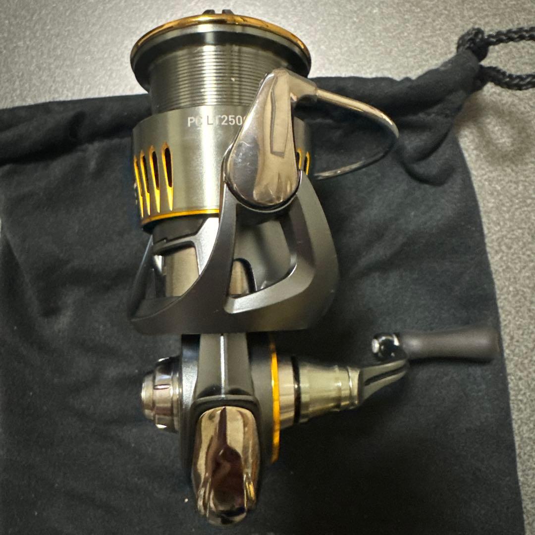 新品未使用Daiwa 23AIRITY PC LT2500 リール 収納袋付き