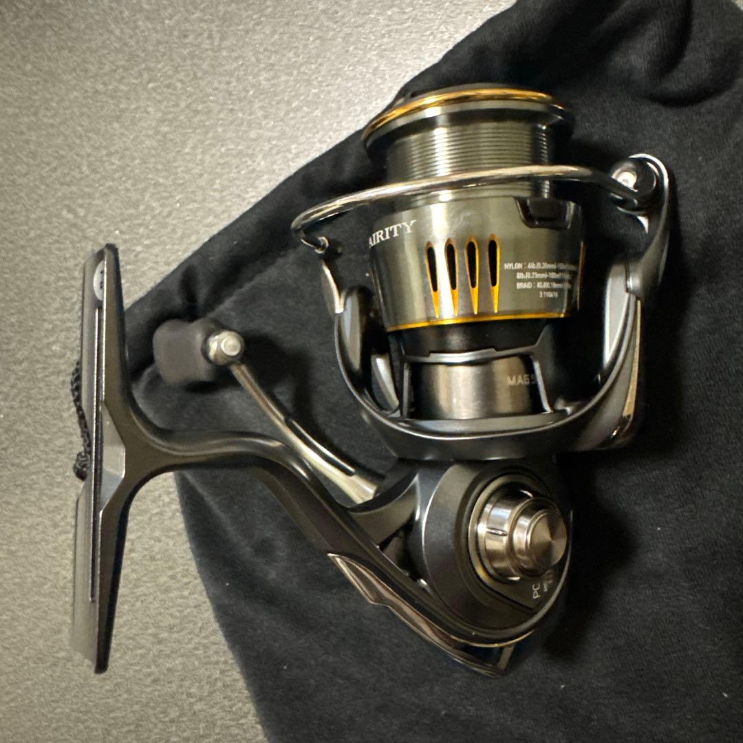 新品未使用Daiwa 23AIRITY PC LT2500 リール 収納袋付き