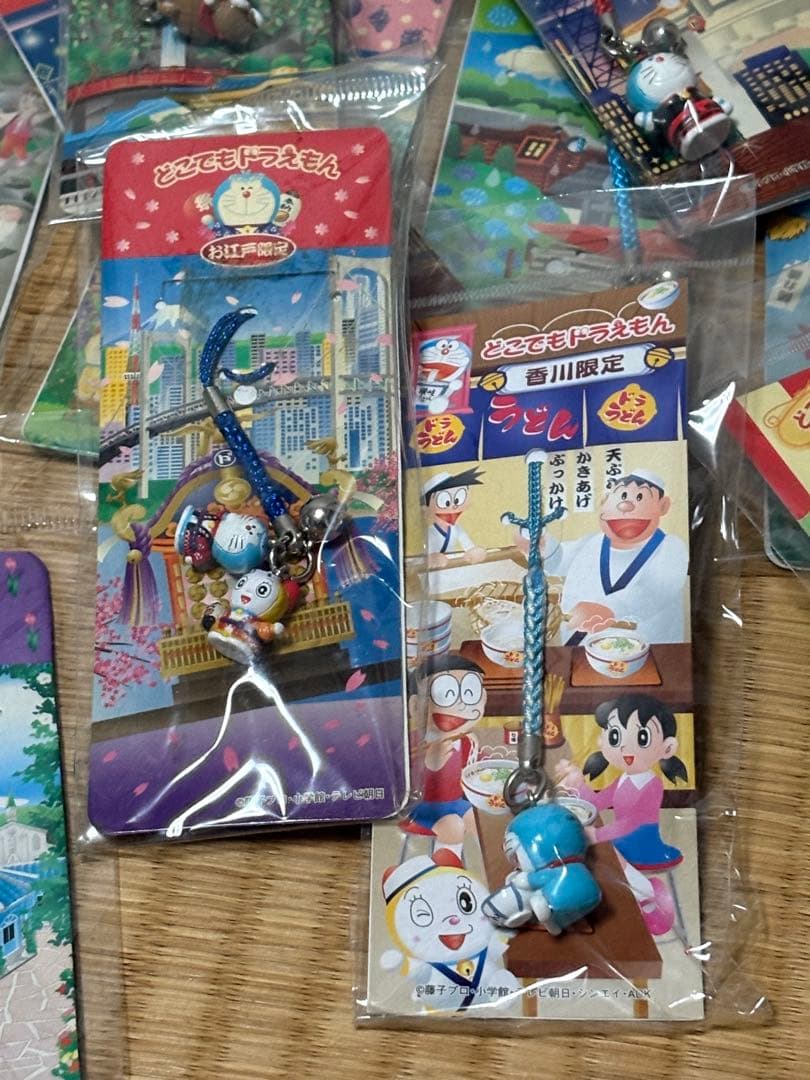 【値下げ】ドラえもん 全国　根付け　ストラップ 130個セット　おまけ付き