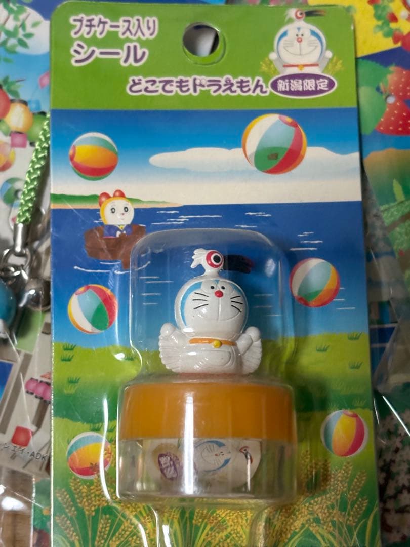 【値下げ】ドラえもん 全国　根付け　ストラップ 130個セット　おまけ付き