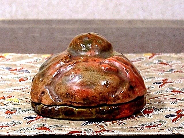 詳細不明　作者不明　花押在銘　楽焼　布袋香合　無傷　箱無　保証。