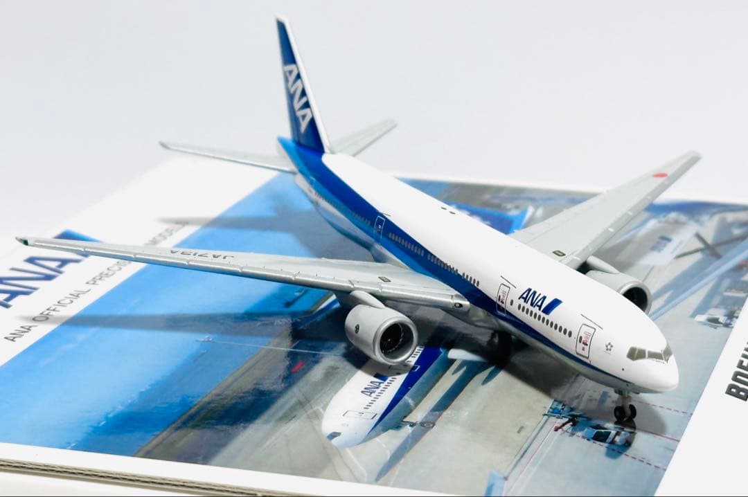 全日空商事 1/400 ANA B777-200 NH40022