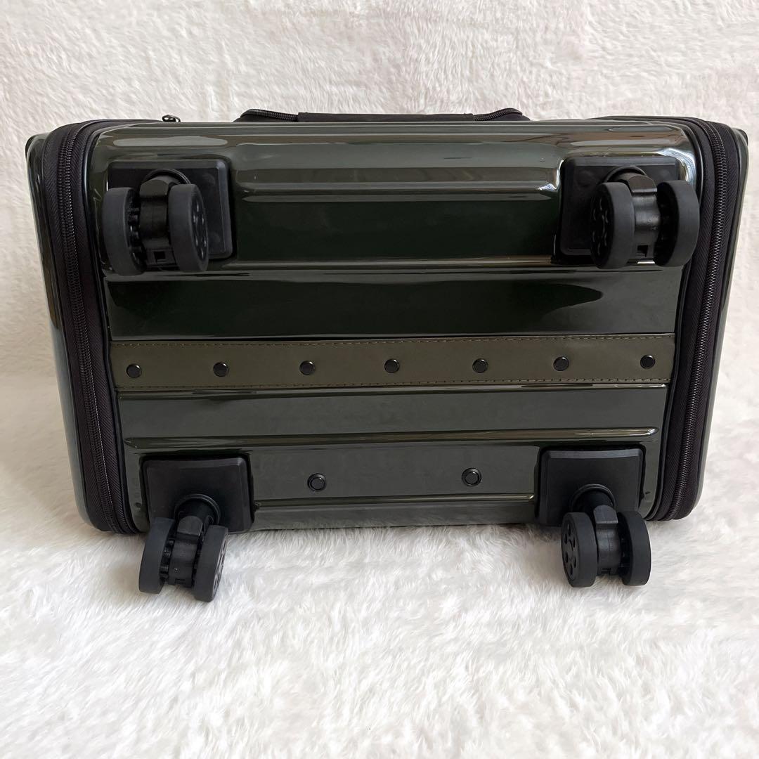 美品 ペットパラダイス ペット用ハードキャリーバッグ 4輪キャスター付き 小型犬